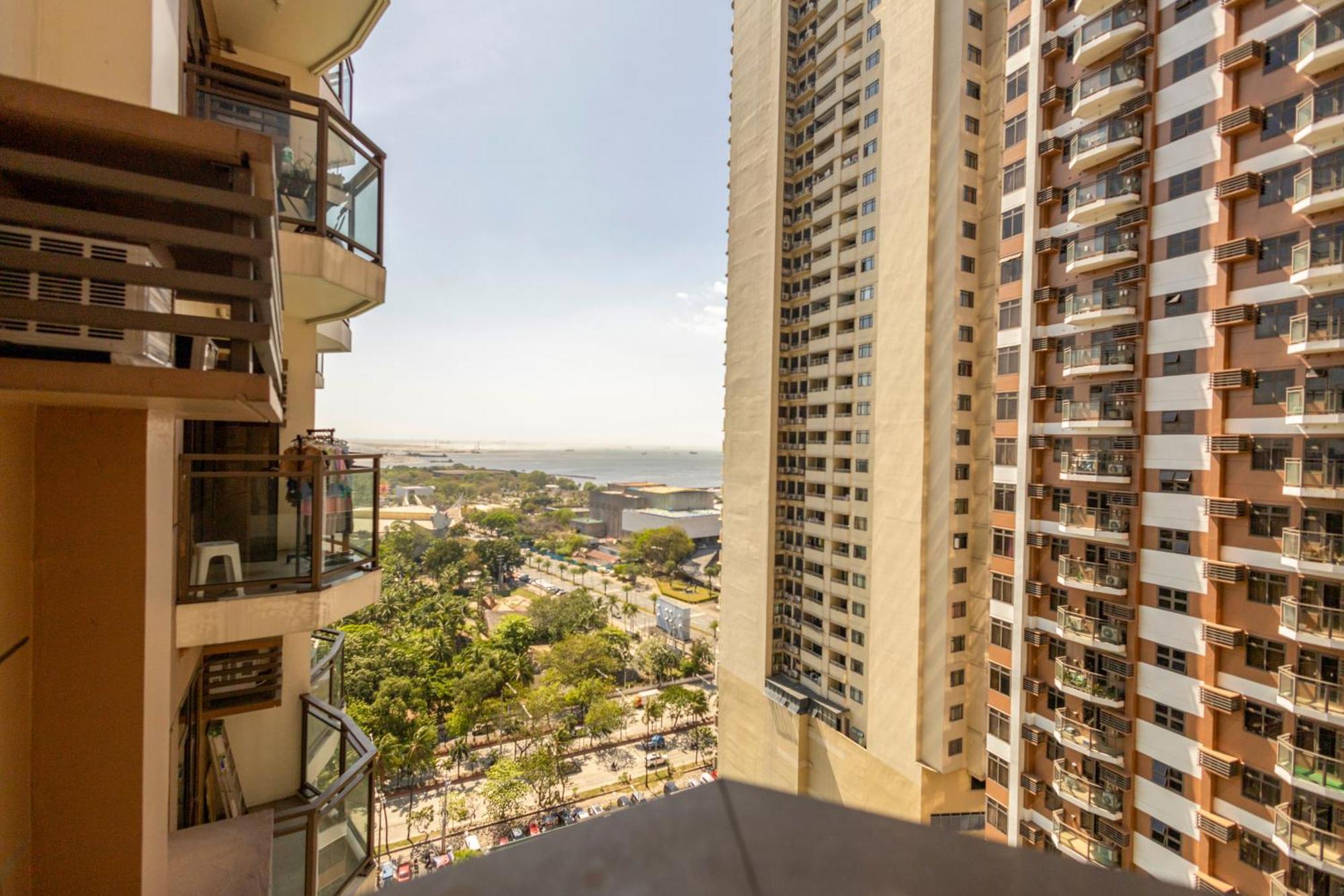 The Radiance Manila Bay Aparthotel Pasay Eksteriør bilde